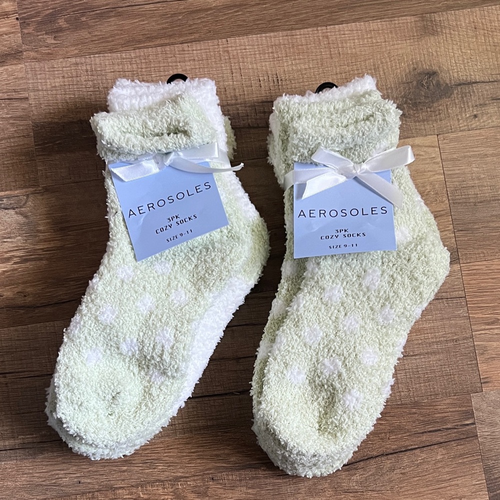 NWT Aerosoles 6pk cozy fuzzy soaks green white size 9-11